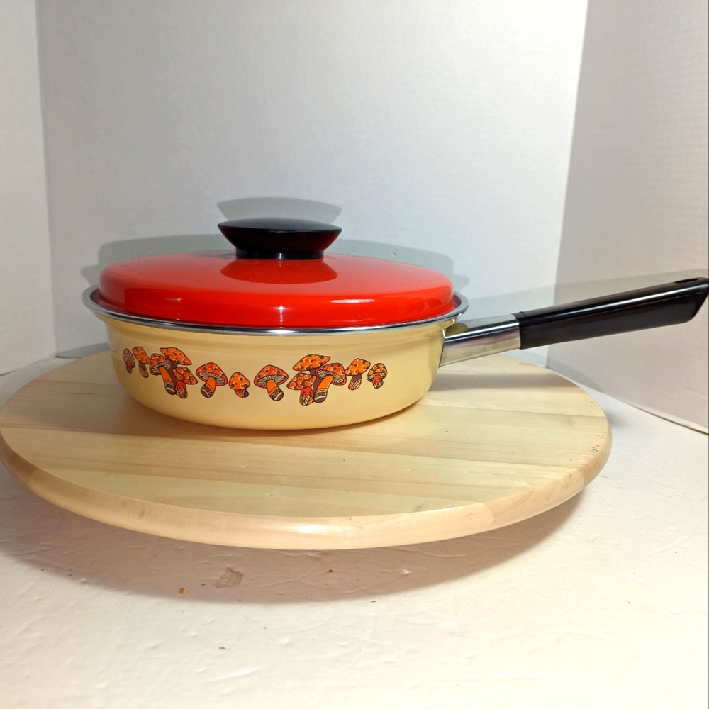 MARUBISHI Mushroom Enamelware Cookware Covered Sauce Pan